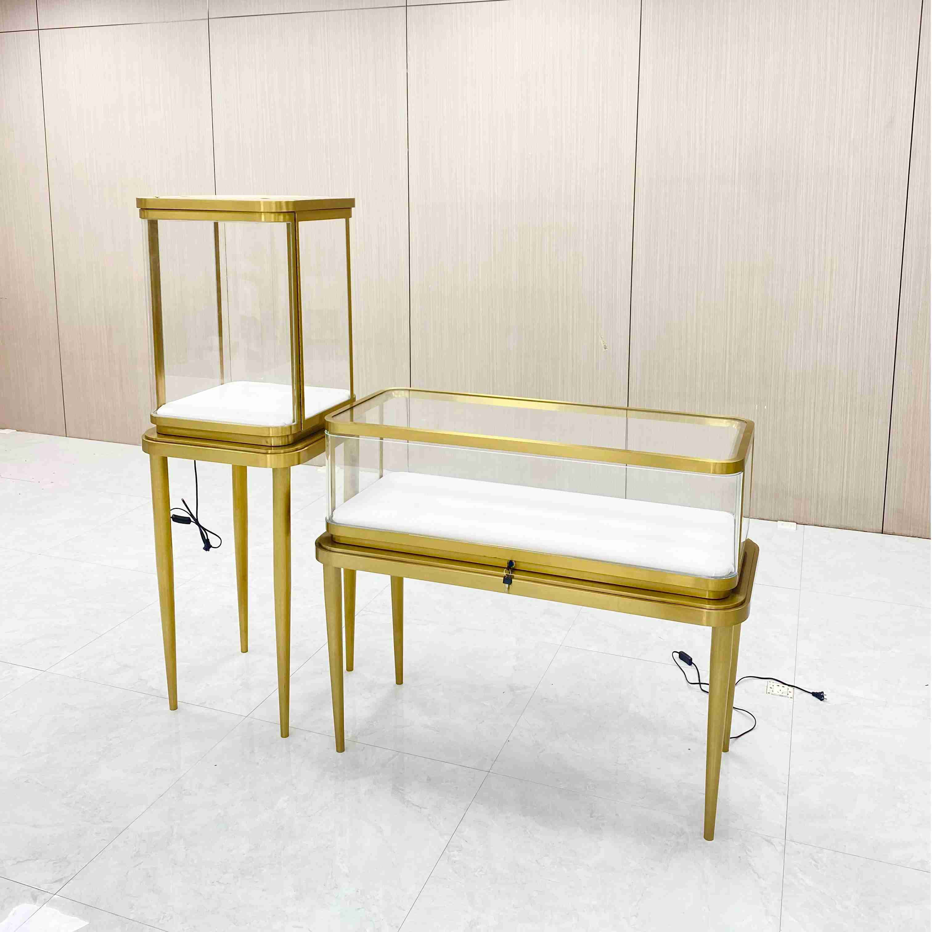 Metal Luxury Curved Jewelry Display Cabinet Metal Luxury Curved Jewelry Display Cabinet